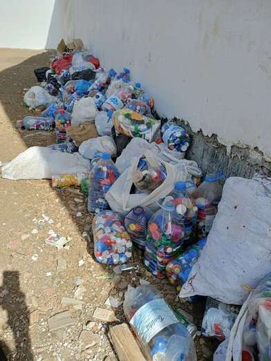 Los tapones han aparecido en un solar (Foto TA)